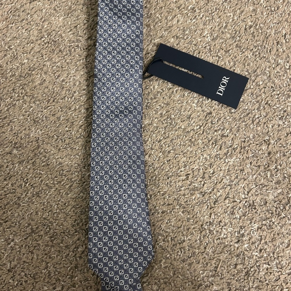 Authentic BNWT Dior Gray Geometric Men's Tie